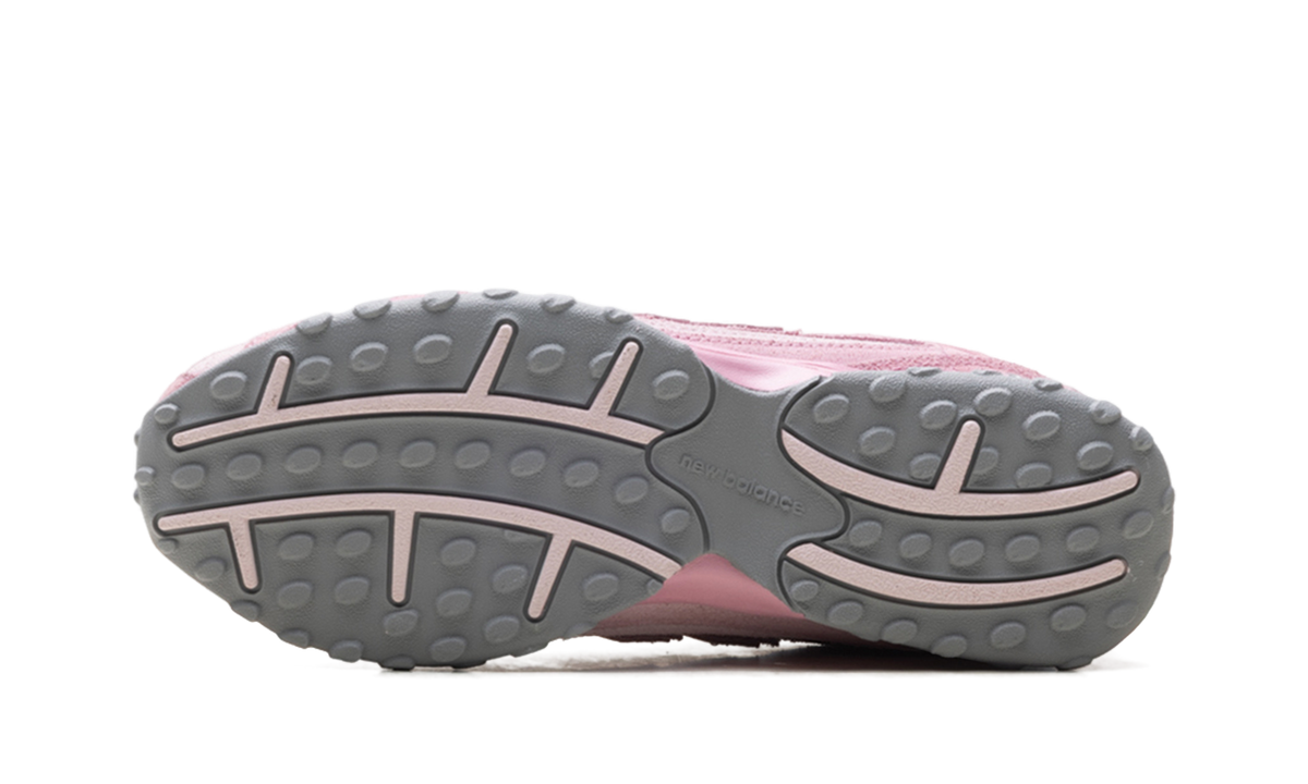 New Balance 204L "Pastel Pink" Sneakers